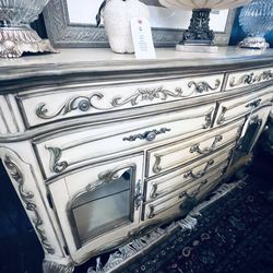 AICO By Michael Amini TRESOR VANILLA Sideboard