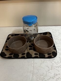 New Set of 2 Ceramic Dog Food Bowls whit Mat and Plastic Snack Container