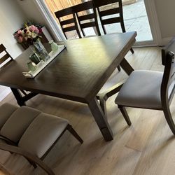 Kitchen Table + 8 Chairs