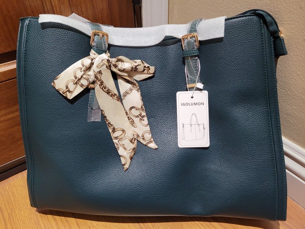 IGOLUMON EXTRA LARGE PURSE! VEGAN LEATHER! BNWT! IN PLASTIC!