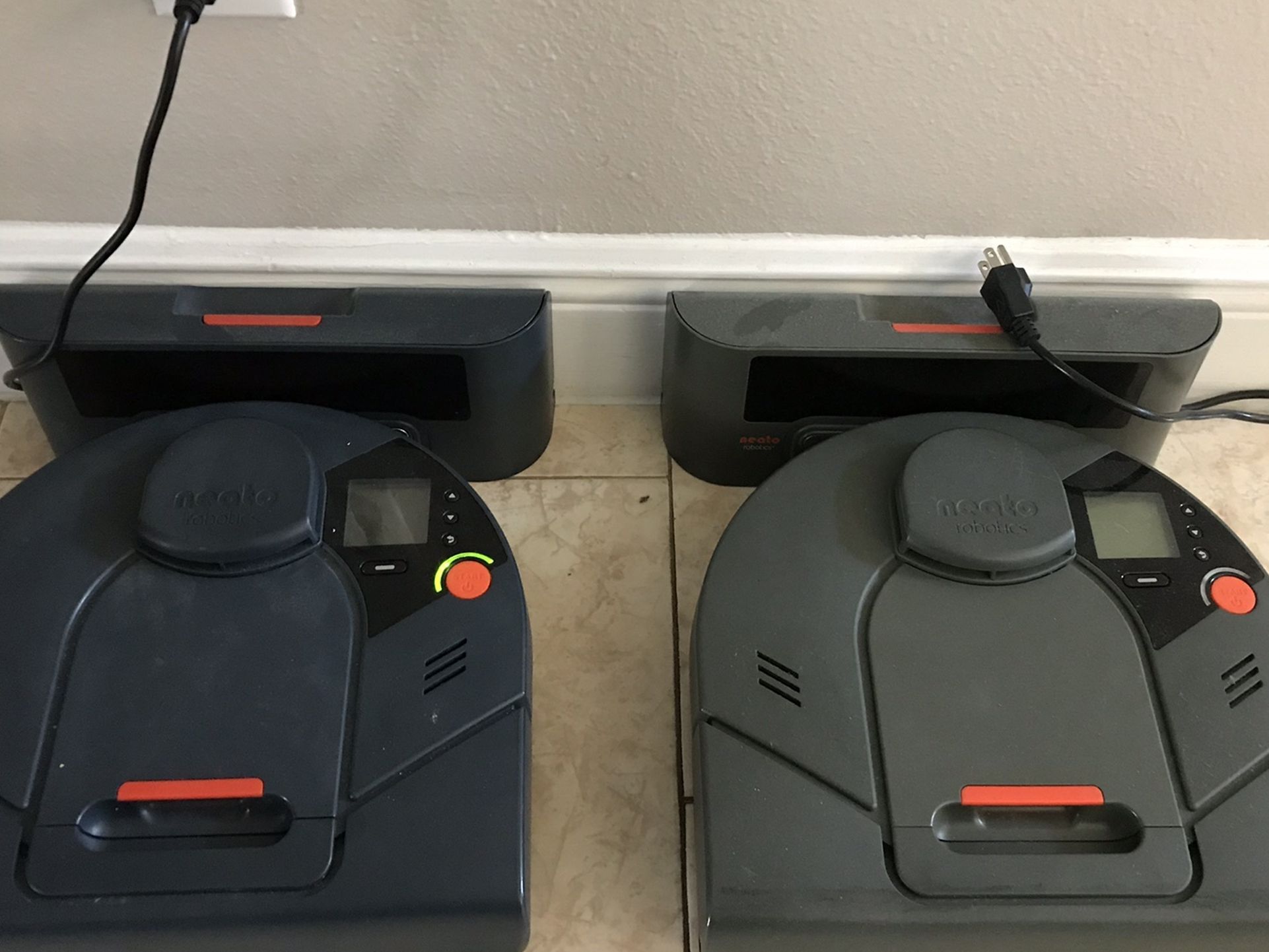 2 Neato Vacuum robots