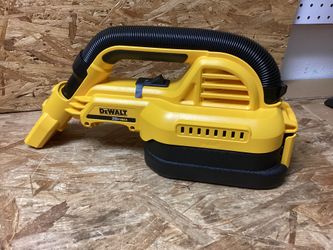 DEWALT 20V MAX Cordless 1/2 Gal. Wet/Dry Portable Vacuum (Tool Only)