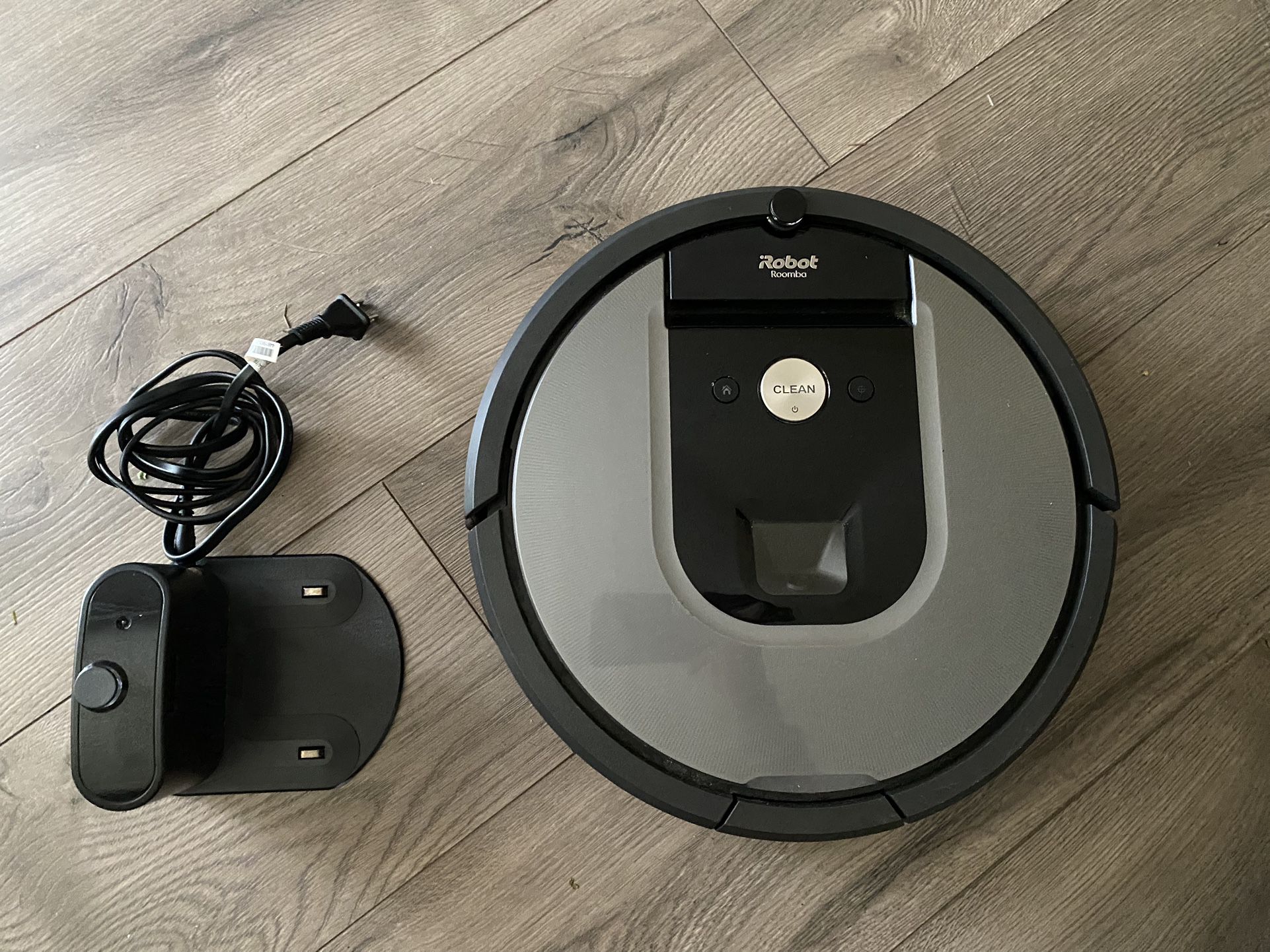 Excellent Condition Roomba i7