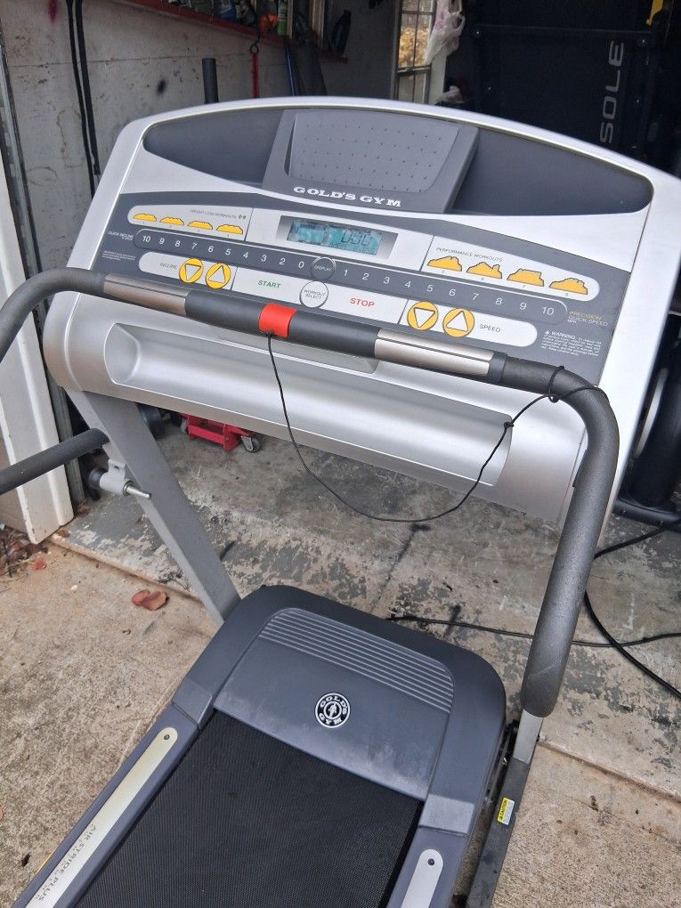 Nice Clean Working Golds Gym Treadmill 