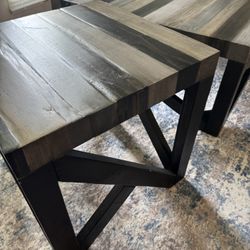 Living Room Table With Matching End Table 