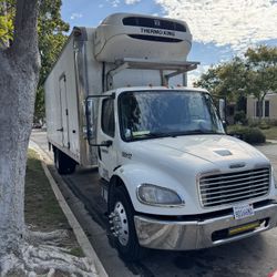 2014 ; 26 Foot Reefer Box Truck