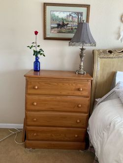 Solid Oak 4-Drawer Dresser – Heavy & Sturdy