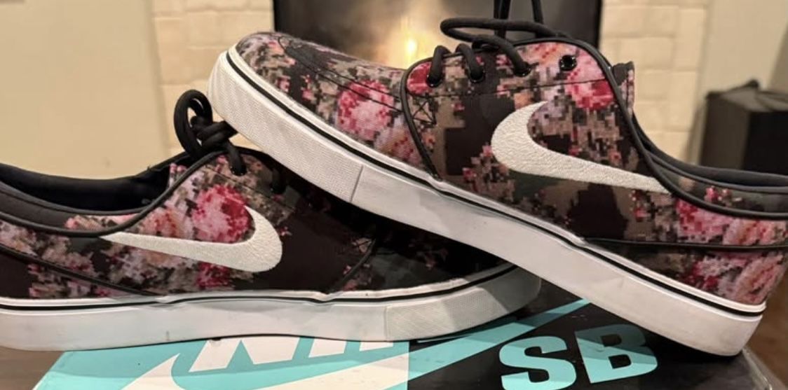 Pending. Stefan Janowski’s Floral Shoe- Like New (Size 8.5 Men’s.