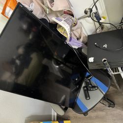 PS4 PRO +  Smart TV BUNDLE