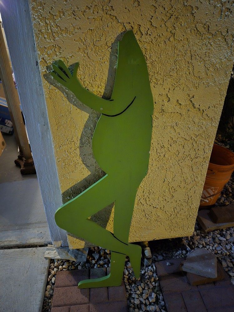 51" High 2-sided Wooden Outdoor Frog Decoration