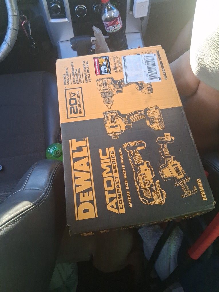 DeWalt Atomic compact series 