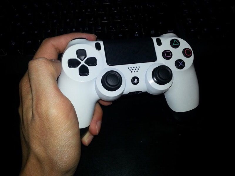 PLAYSTATION 4 controller PS4 hardly used dual shock 4