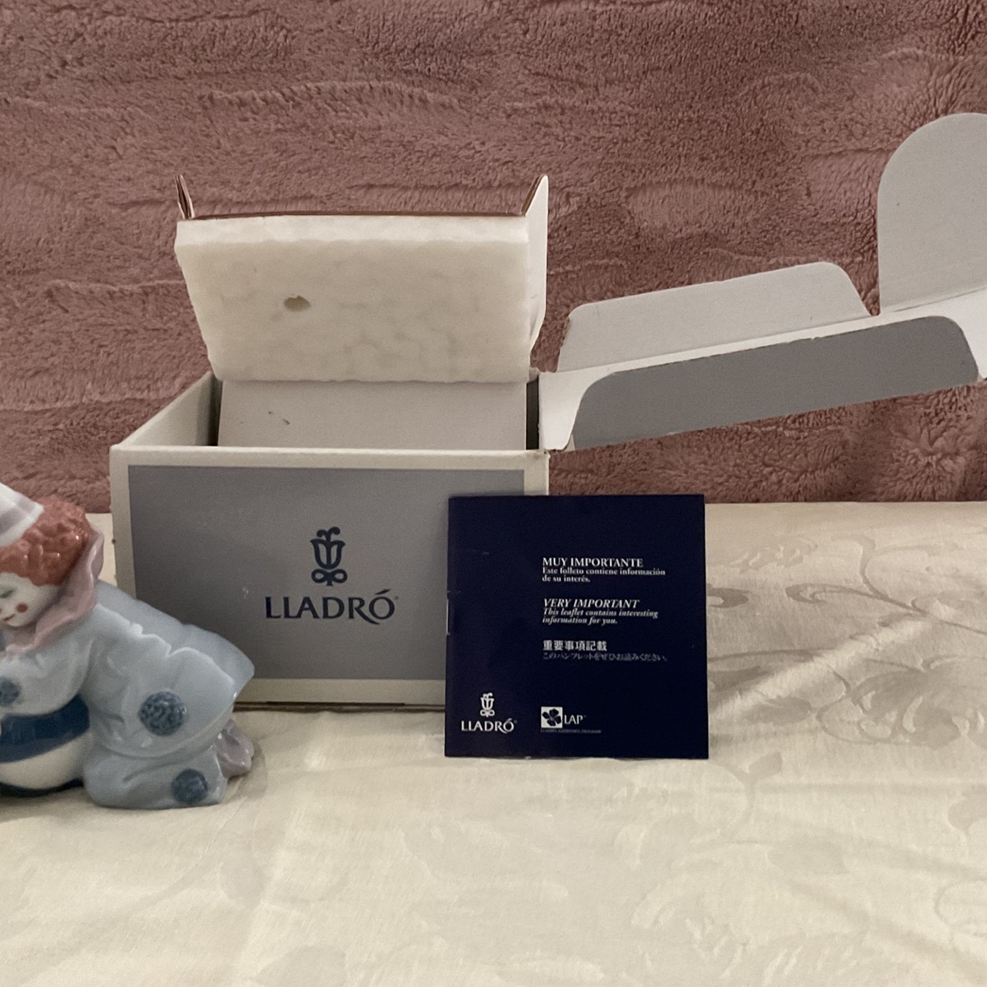 LLADRO 05278 NINO PERROT CON PERRITO Y PELOTA