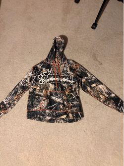 Camo Graphic Hoodie – Outdoor Style – Men’s small/med