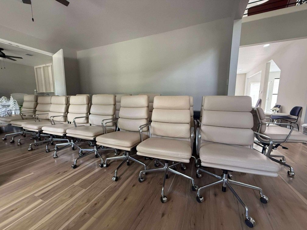 ☘️LIKE NEW!☘️100% AUTHENTIC EAMES SOFT PAD CLOUD ALL GRAIN LEATHER CHAIRS MANAGEMENT & EXECUTIVE HEIGHT PNEUMATIC LIFT ☘️9.5/10 CONDITION ☘️
