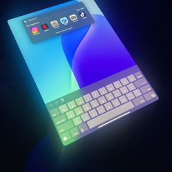 iPad Air 4 With Case
