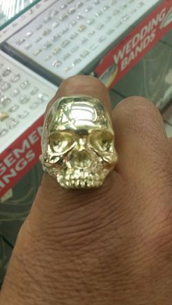 14k Gold skull ring 24.7 grams