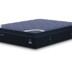Brand New!! DreamCloud Hybrid Luxe 14” Queen Mattress 