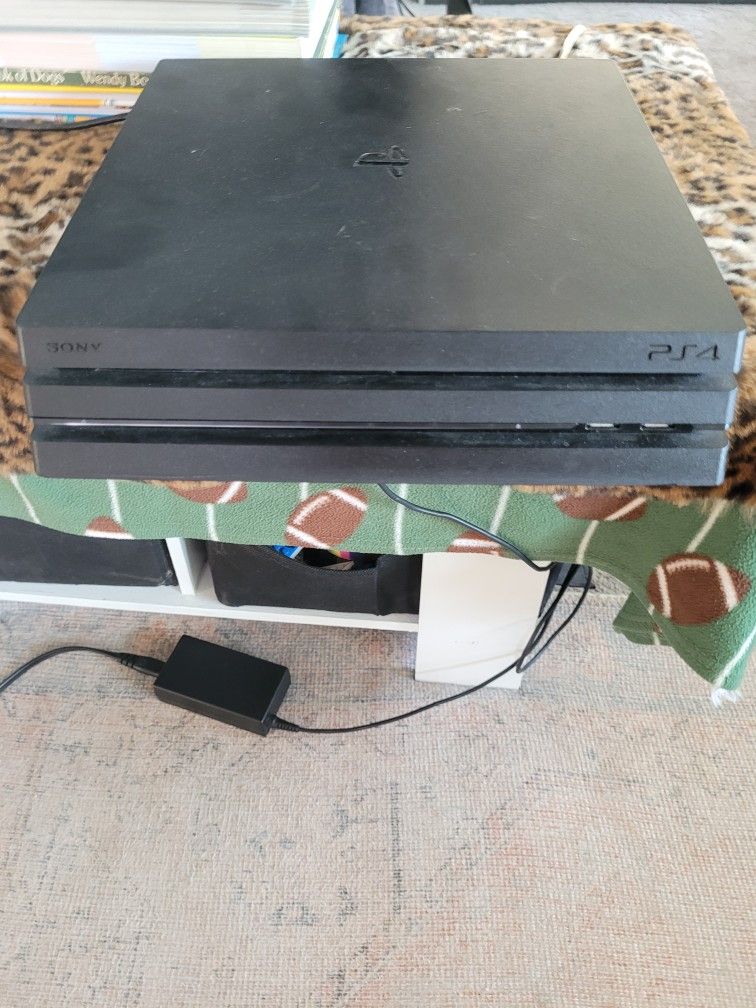 1 Ps4 Pro With Game And Ps4 Slim