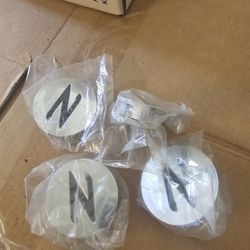Nissan Black "Z" Lettering Center Caps