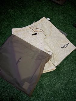 Light oat essential shorts