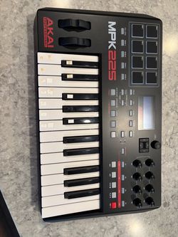 MIDI controller akai mpk 225