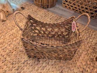 Small wicker basket