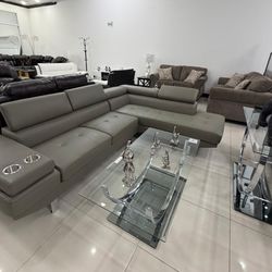 SECTIONAL SOFA 