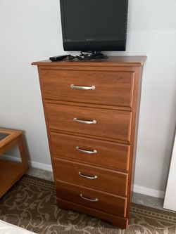 5 Drawer Bedroom Chest Dresser – Cherry Finish