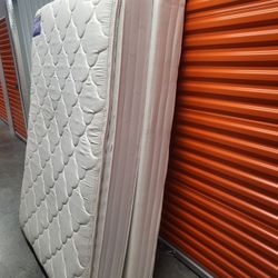Full Size Mattress And Box Spring 