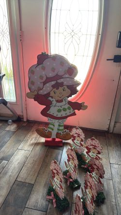 Strawberry shortcake stand and 8 centerpieces