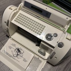 Cricut Baby Bug With 15 Cartridges- Works Great