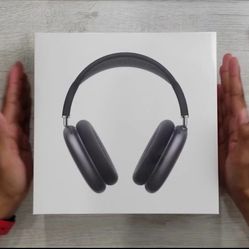 Black AirPods Maxes