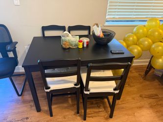 IKEA Dining Table With 4 Chairs 