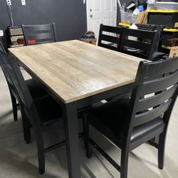 Kitchen Table 5x3 , 6 Chairs PICK UP ONLY