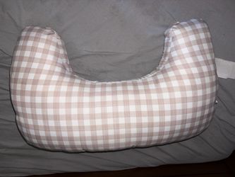 Momkind nursing pillow