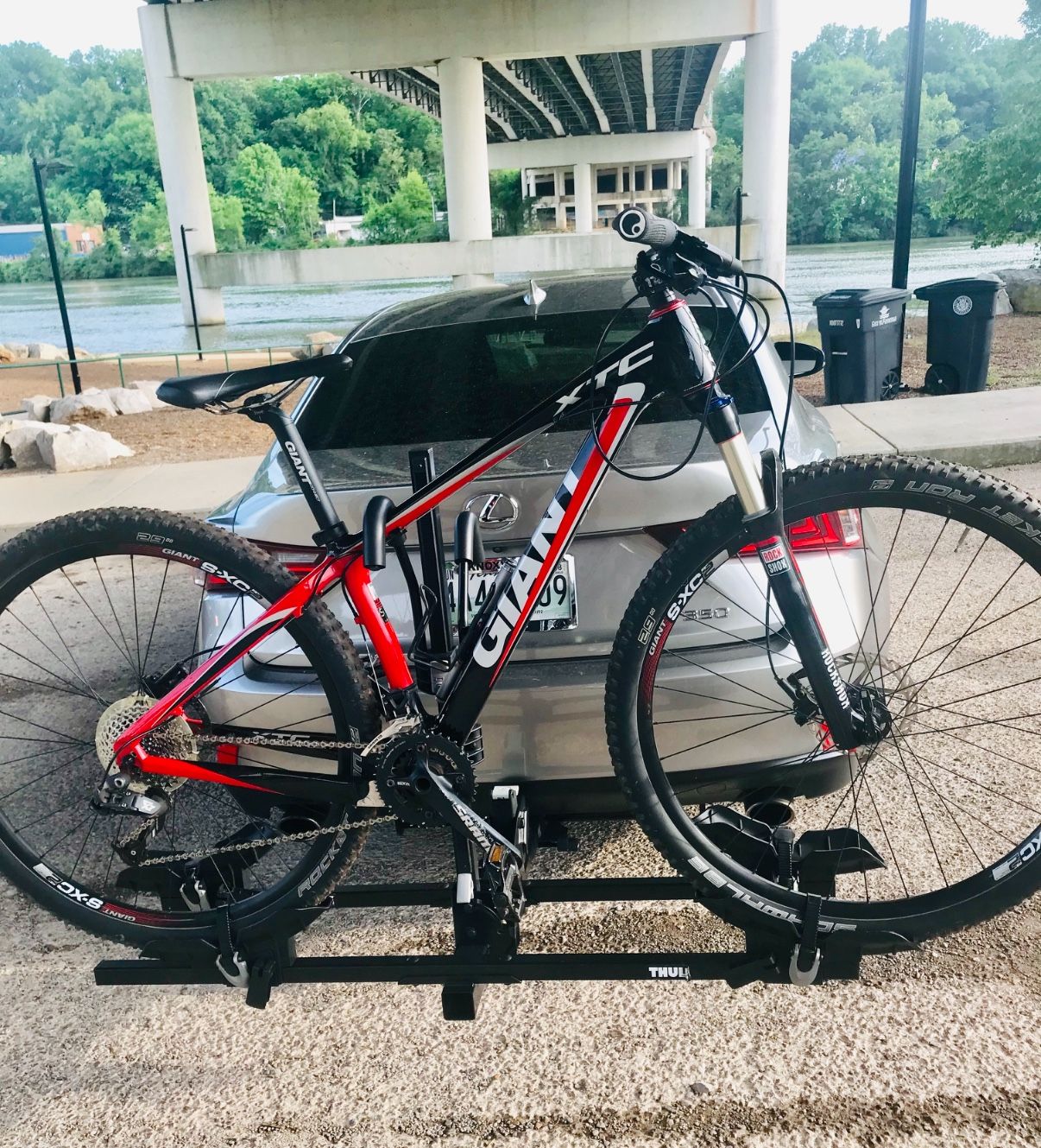 Thule T2 Pro X 2-Bike Hitch Rack – Great Condition