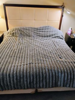 King bed / mattress & frame