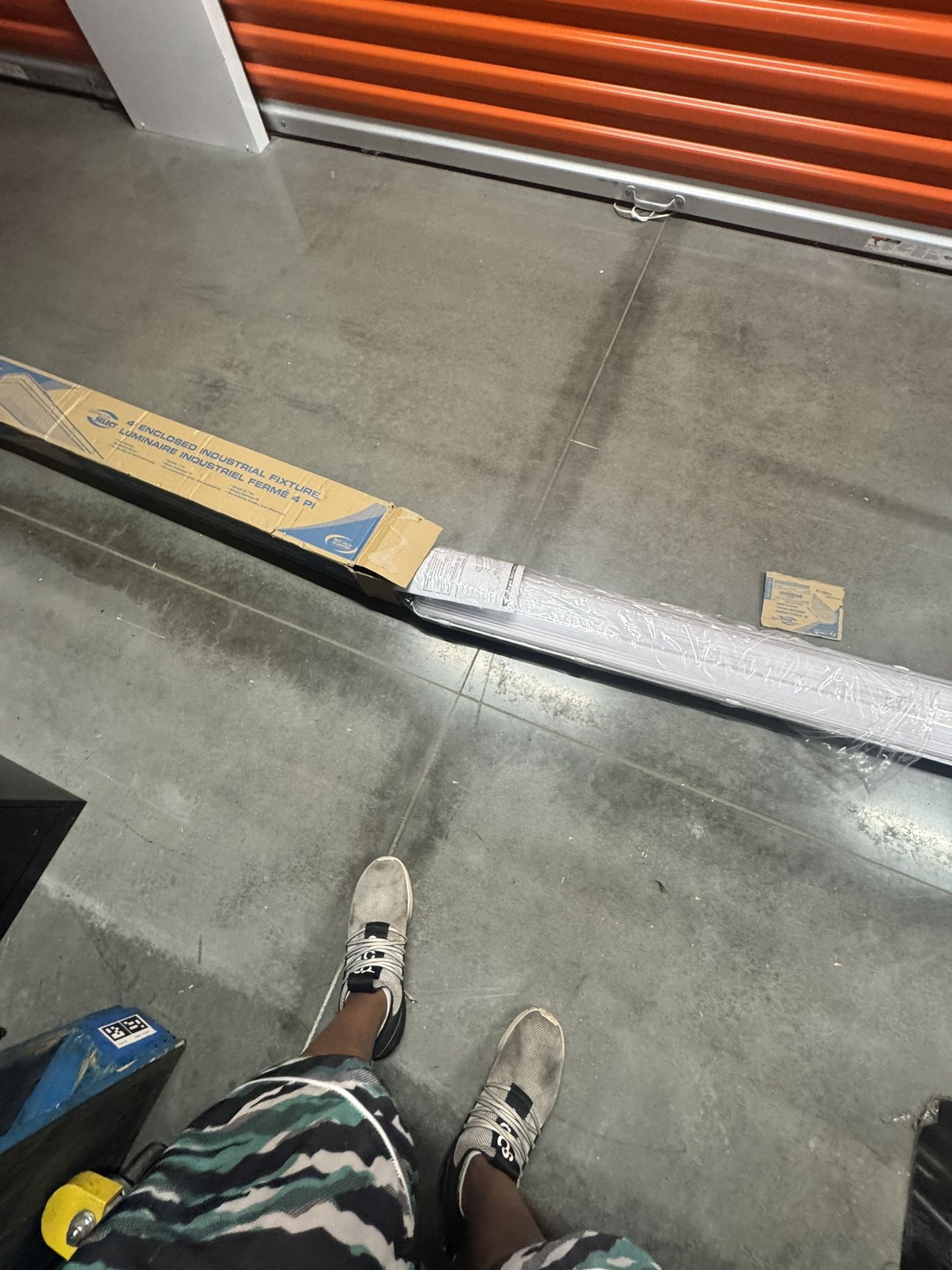 4’ Enclosed Industrial Fixture 