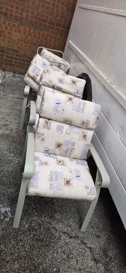 4 METAL  PATIO CHAIRS