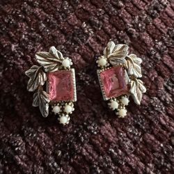 Vintage ART white Metal Clip Earrings 
