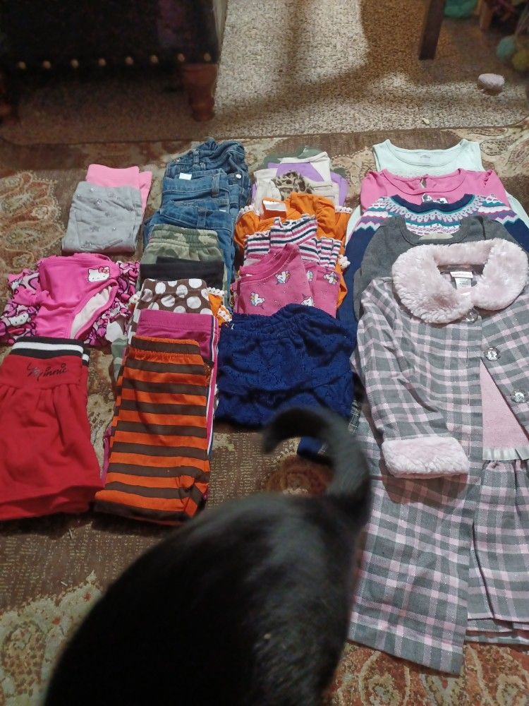 Very Nice Little Girls. Size 2Toddler & 3Toddler. 26 Pieces Clothes Bundle 