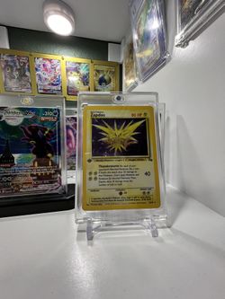 2 Holo Vintage Pokémon Cards