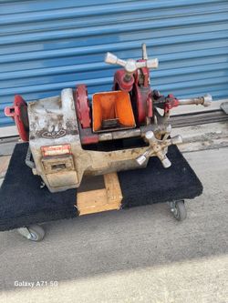 Pipe threader