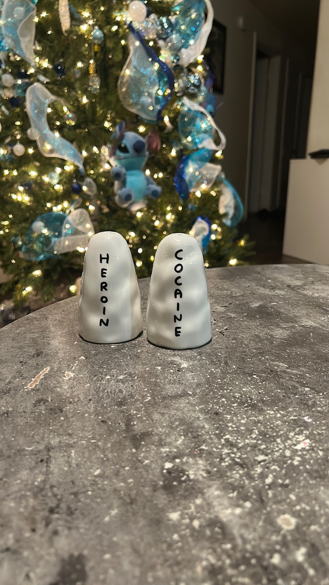 COCAINE & HEROIN SALT AND PEPPER SHAKERS X DAVID SHRIGLEY 
