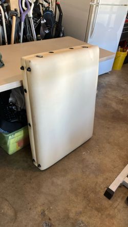 Portable massage table works perfectly a few scratches