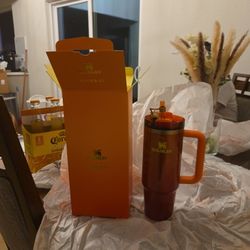 The Stanley 1913 x Karol G Quencher® H2.0 Flowstate™ Tumbler