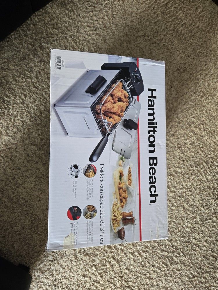 Brand new Hamilton Beach 12 Cup Deep Flyer