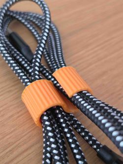 🔌 Keep your cables organized in seconds!