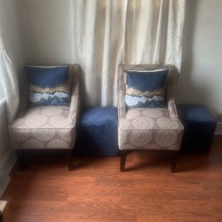 2 armchairs with their set cushions